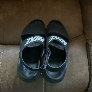 Nike Tanjun sandals  size 7.